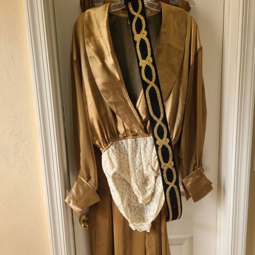 Fiorencci Italia. Size Medium Gold Vintage Pantsuit.